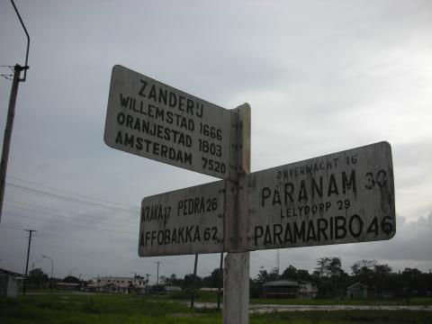 Directional sign for Paramaribo. The individuals killed in this case were travelling to their homes in Paramaribo when ambushed. © 2007 Bart van Poll, CC license. 